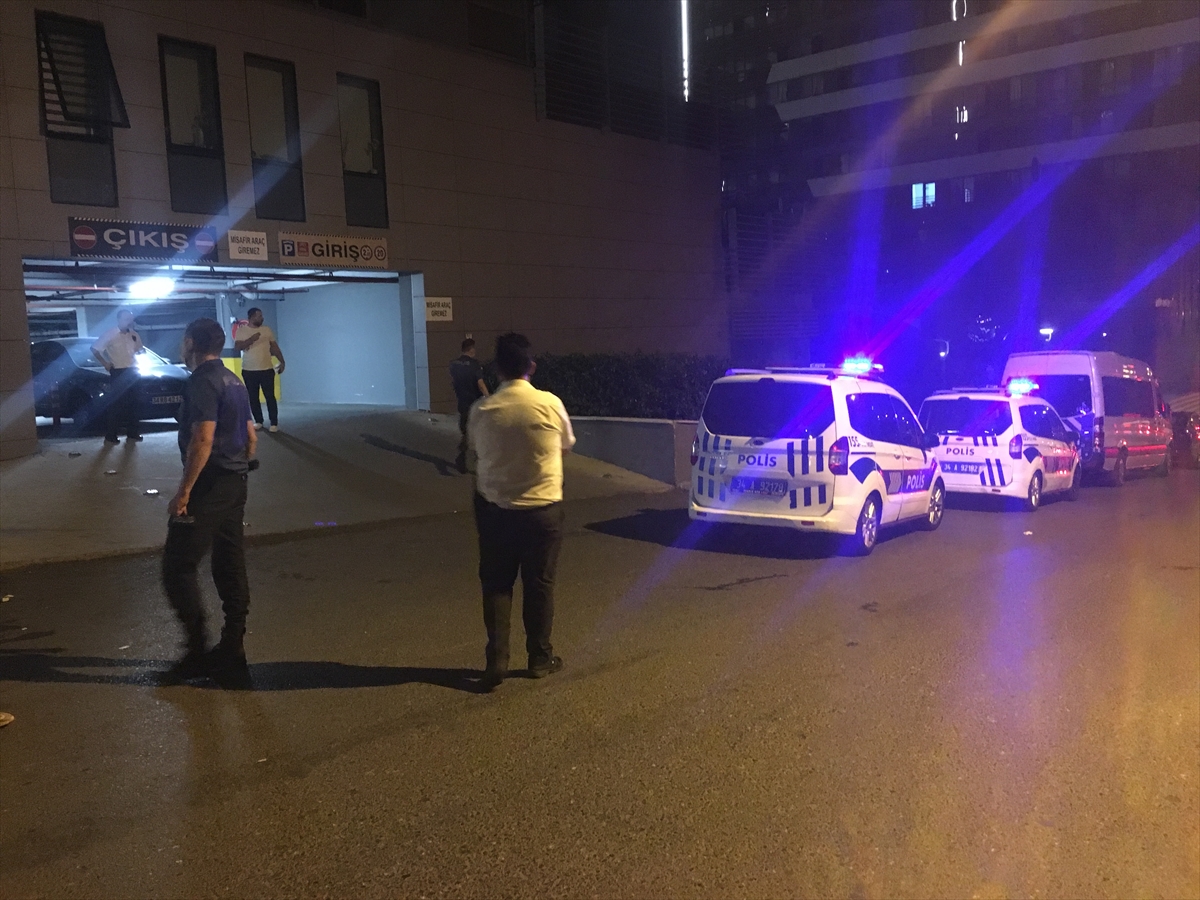 Kadıköy'de 2 şüpheli polis ve güvenlik görevlisini bıçakladı