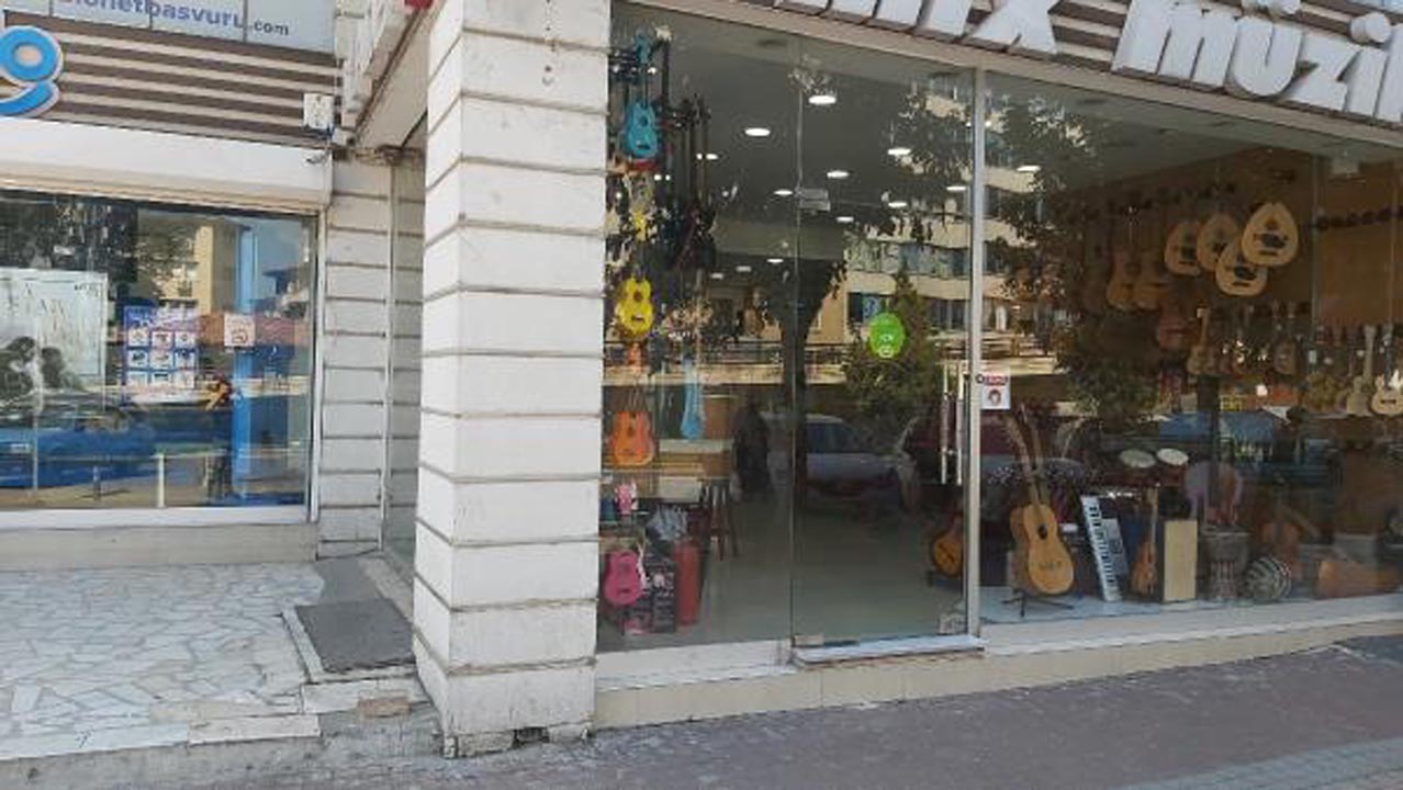 Kız arkadaşını taciz eden adamı döve döve öldürdü! 