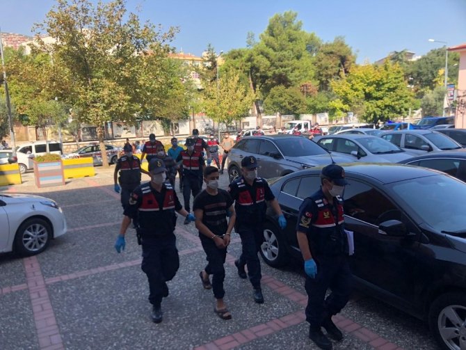 Suriyeli iki grup arasında kavga çıktı! 4 kişi ağır yaralandı