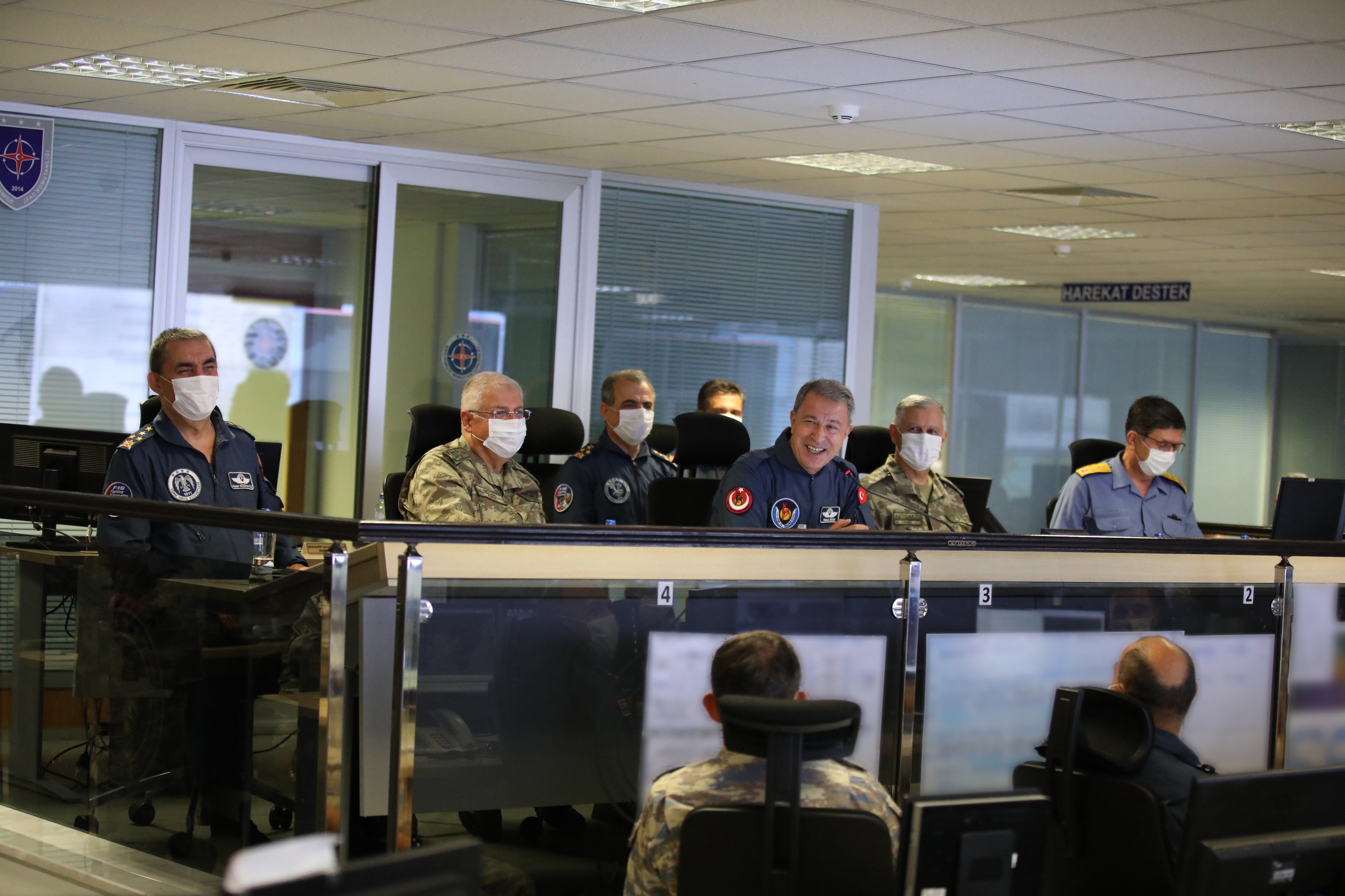 Bakan Akar'dan Doğu Akdeniz açıklaması: Hak iddia etmeye kalkanlar var