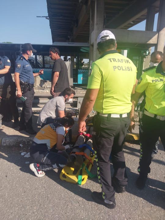 Pendik'te otobüs gişelere çarptı: 24 yaralı