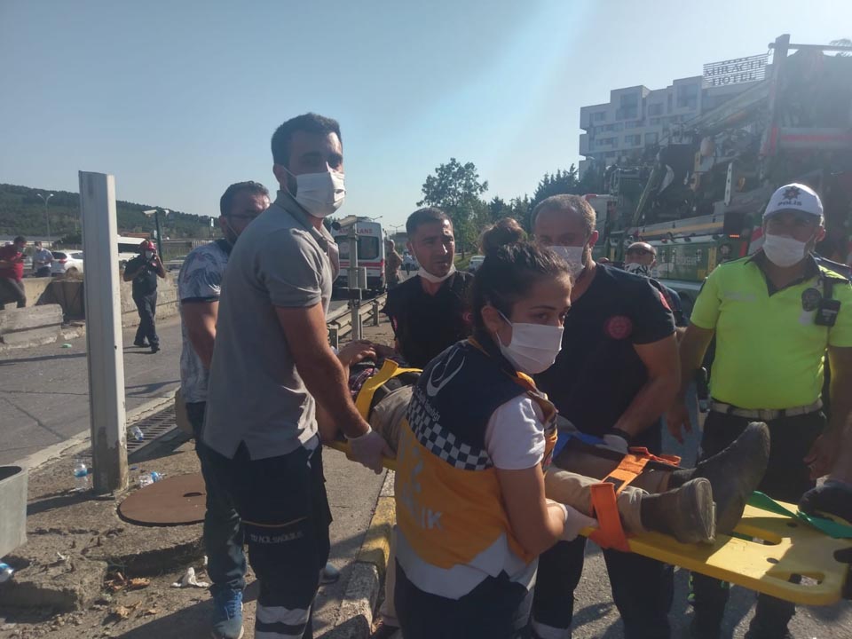 Pendik'te otobüs gişelere çarptı: 24 yaralı
