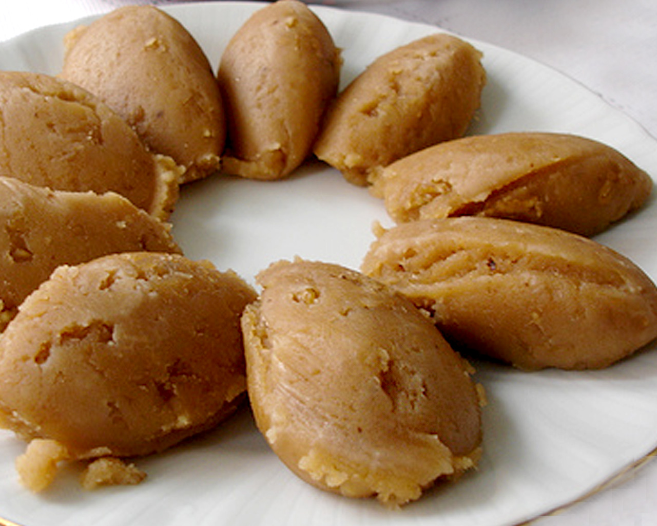 Un helvası tarifi, yapılışı, malzemeleri | Un helvası nasıl yapılır?