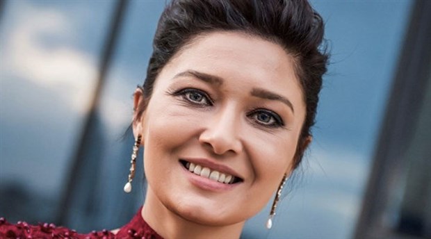 Nurgül Yeşilçay, Acun Ilıcalı ile aynı dizide! 18 yıl önceki fotoğrafını paylaştı!