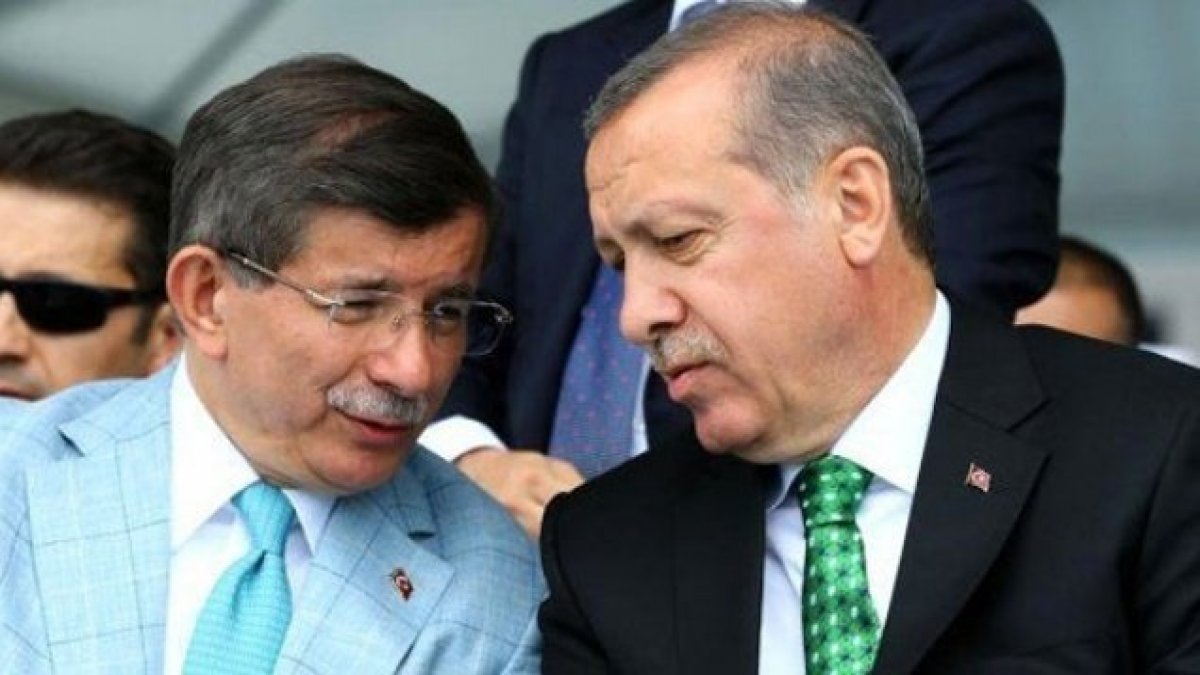 Davutoğlu'nun Cumhurbaşkanı eleştirisi Yunanistan'da manşet oldu