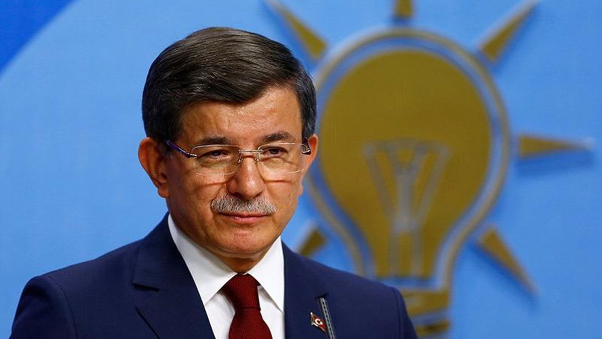 Davutoğlu'nun Cumhurbaşkanı eleştirisi Yunanistan'da manşet oldu