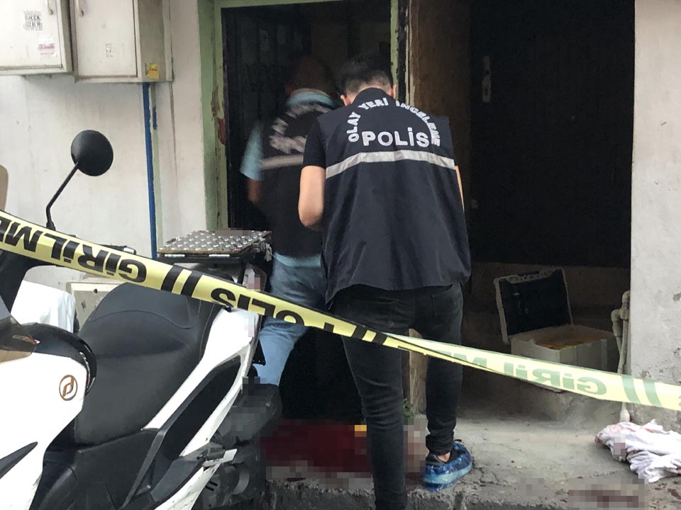 Kağıthane'de arkadaş kavgası kanlı bitti! Ev arkadaşının boğazını kesti
