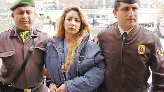 Prof. Dr. Semih Aydıntuğ 'Virüs psikolojimi bozdu' diyerek balkonundan ateş açtı