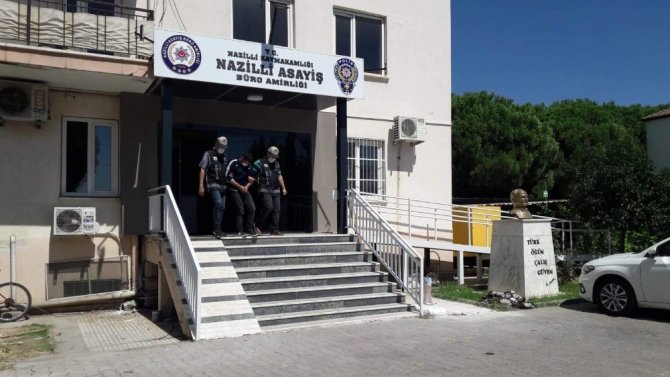 2 kişilik gasp çetesi soymaya çalıştıkları ikinci evde yakayı ele verdi