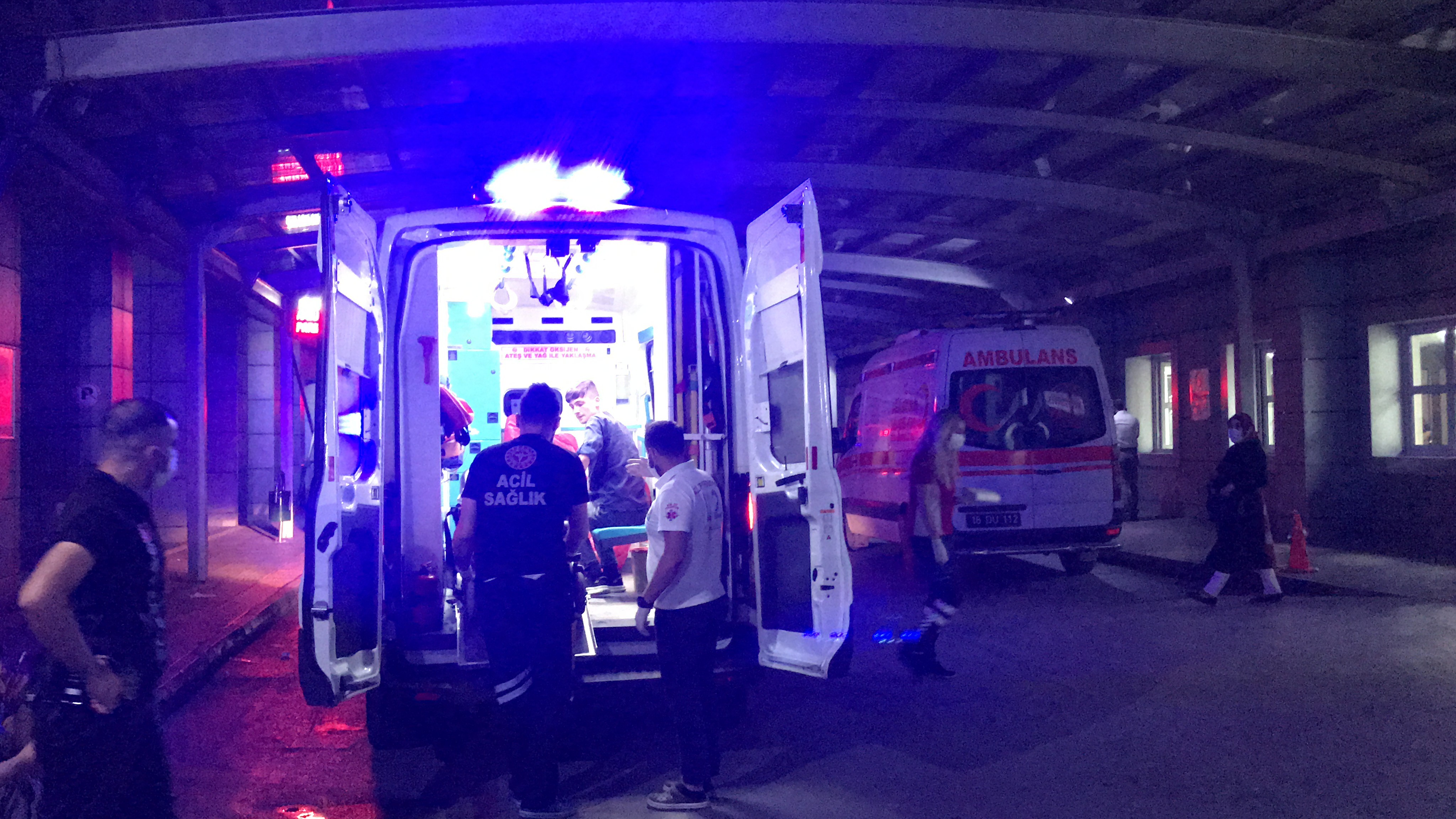 Kıskançlık krizinin sonu hastanede bitti! Eşini 9 yerinden bıçakladı