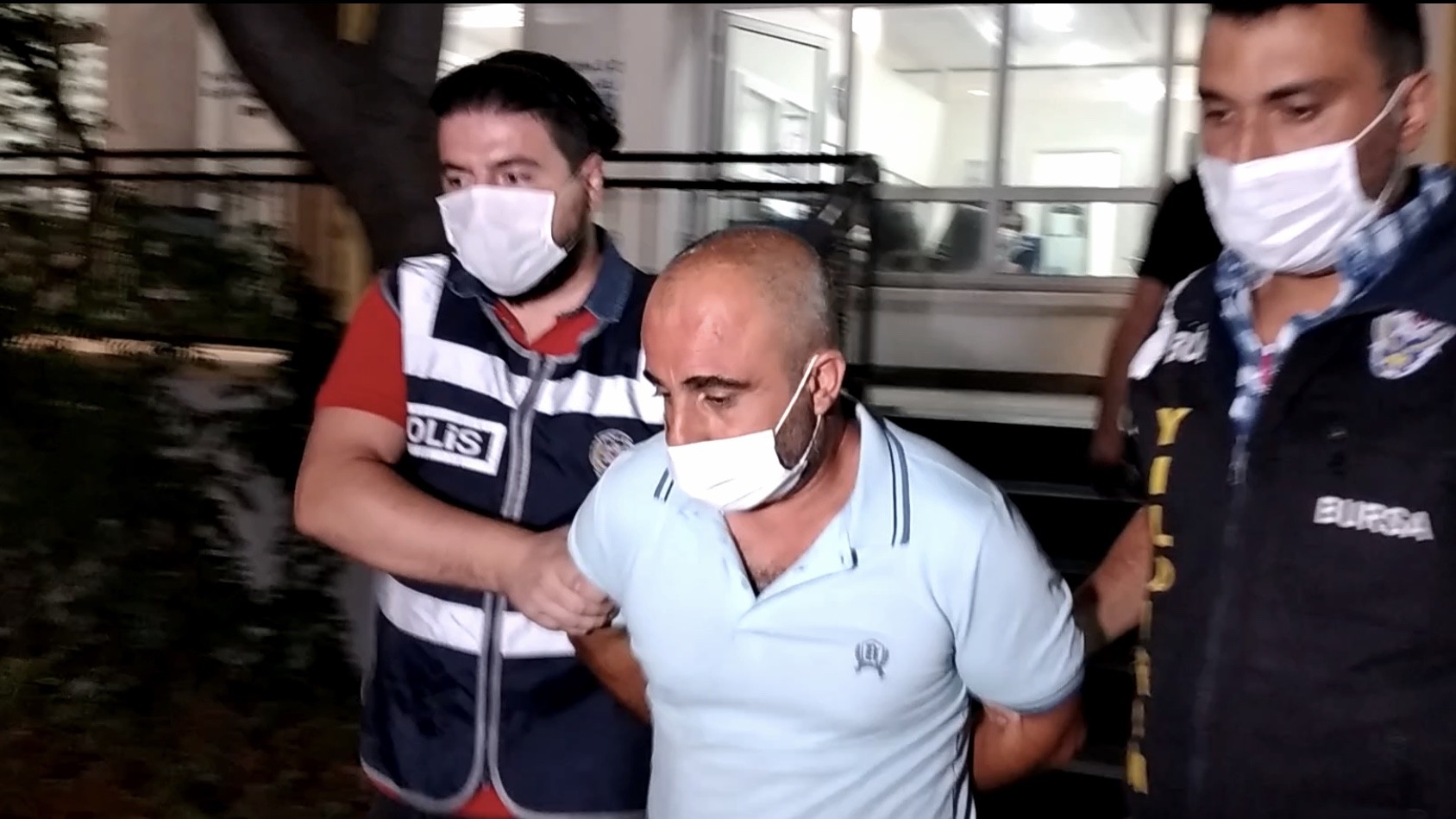 Kıskançlık krizinin sonu hastanede bitti! Eşini 9 yerinden bıçakladı