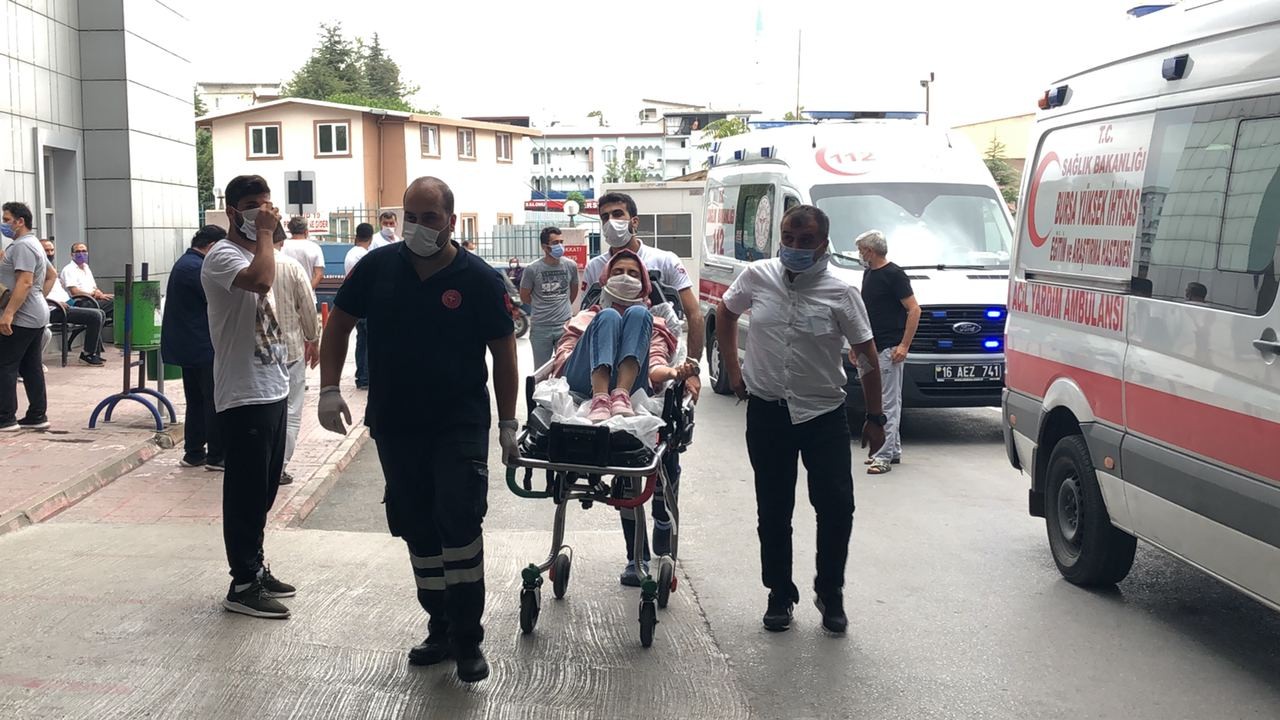 Araba çarpan oğlunun yanına gidecekti! Hastane yolunda aracıyla takla attı