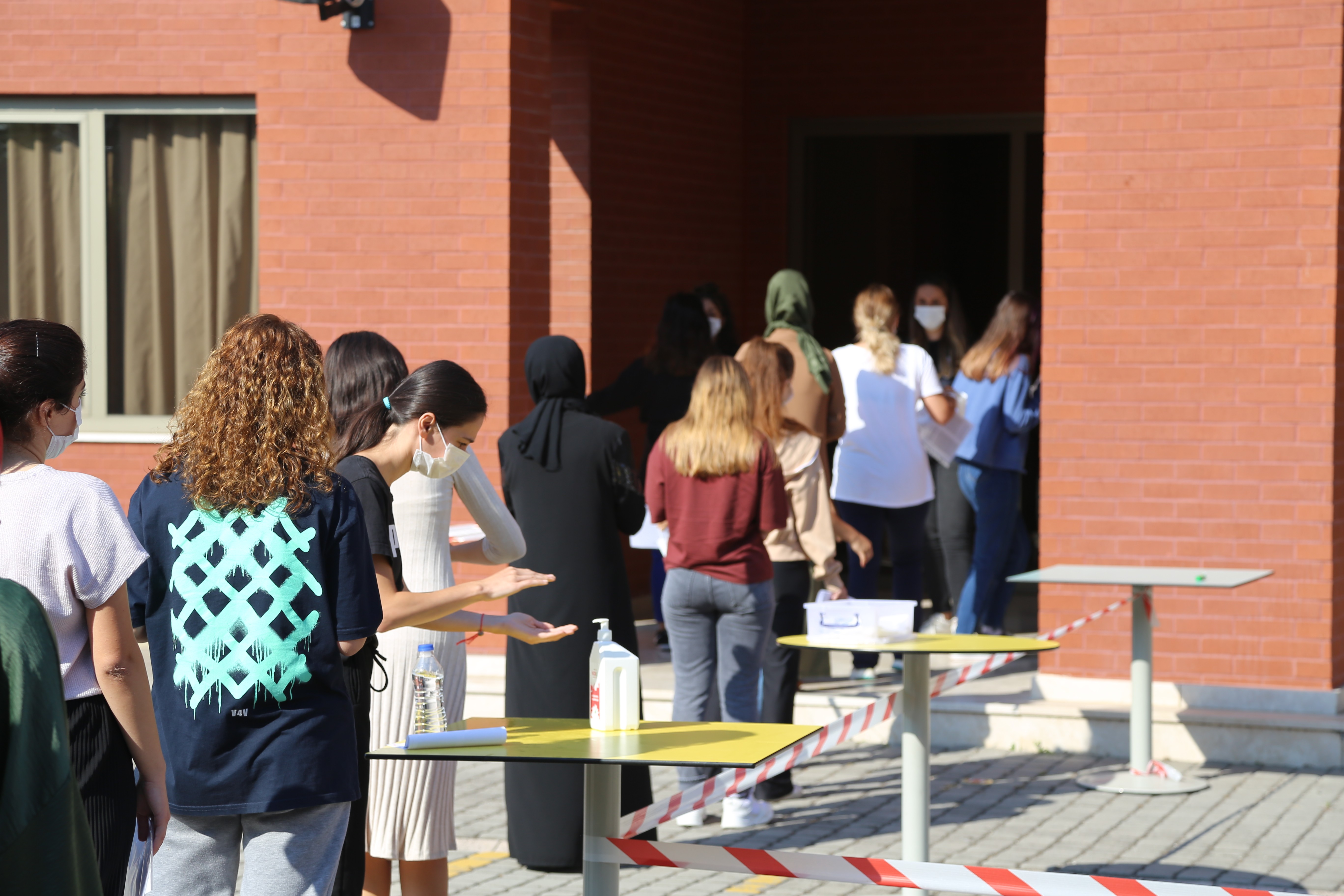 KPSS mağduru genç, içeri girebilmek için dakikalarca dil döktü!