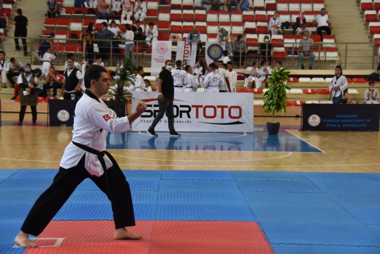 İşitme Engelliler Tekvando Poomsae Türkiye Şampiyonası Şehit Anıl Gül Spor Salonu'nda başladı