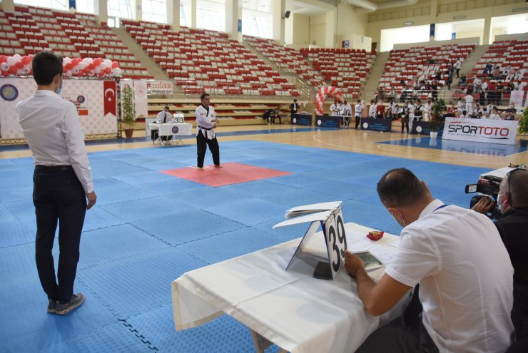 İşitme Engelliler Tekvando Poomsae Türkiye Şampiyonası Şehit Anıl Gül Spor Salonu'nda başladı