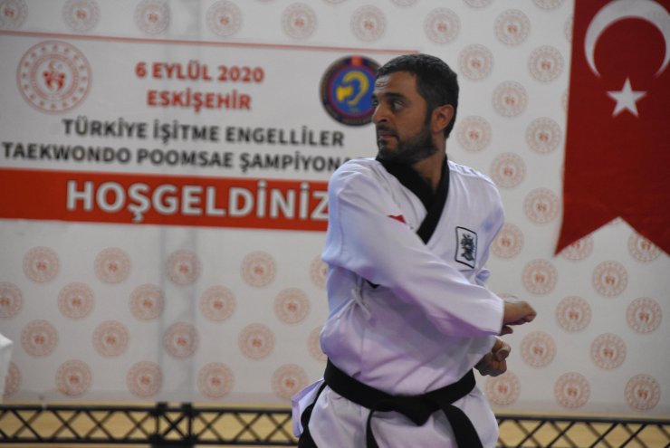 İşitme Engelliler Tekvando Poomsae Türkiye Şampiyonası Şehit Anıl Gül Spor Salonu'nda başladı