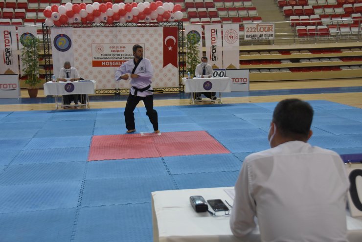 İşitme Engelliler Tekvando Poomsae Türkiye Şampiyonası Şehit Anıl Gül Spor Salonu'nda başladı