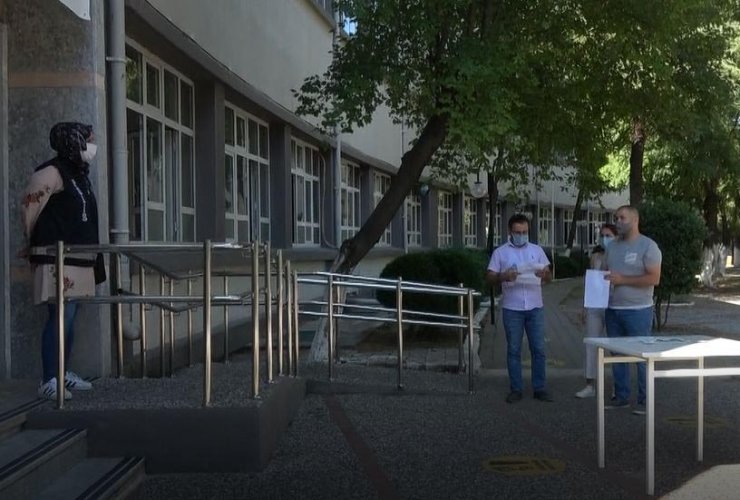 KPSS sınavına geç gelen 1 kişi, sinirlenerek sınav kağıdını çöpe attı