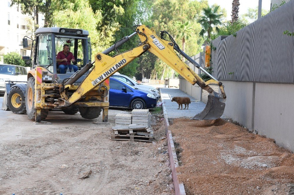 Toroslar’da yol çalışması: 26 mahallede 240 bin ton asfalt serildi