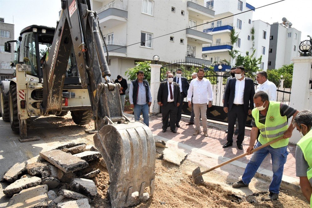 Toroslar’da yol çalışması: 26 mahallede 240 bin ton asfalt serildi