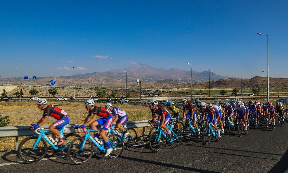 Erciyes Uluslararası Bisiklet Yarışları başladı, pedallar Kayseri'den Erciyes'e çevrildi