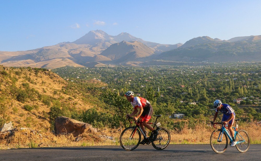 Erciyes Uluslararası Bisiklet Yarışları başladı, pedallar Kayseri'den Erciyes'e çevrildi
