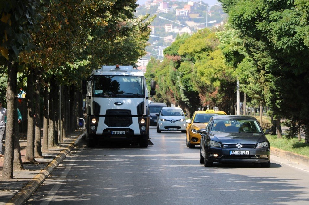 Kocaeli'deki karayollarında temizlik çalışmaları