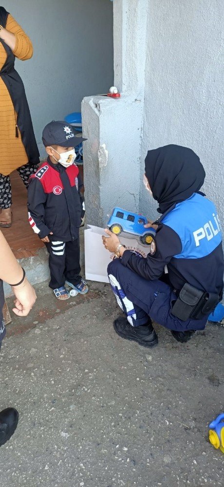 Emniyet Müdürü, 5 yaşındaki çocuğun polis olma hayalini gerçekleştirdi