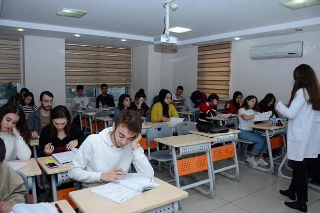 Tuzla Belediyesi Gençlik Merkezi öğrencilerinden YKS'de büyük başarı!