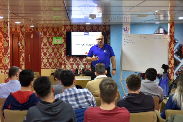 Tuzla Belediyesi Gençlik Merkezi öğrencilerinden YKS'de büyük başarı!