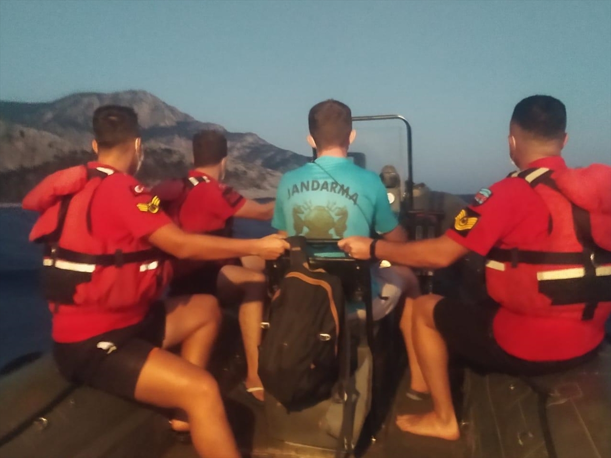 Muğla'da mahsur kalan 2 kişiyi jandarma kurtardı