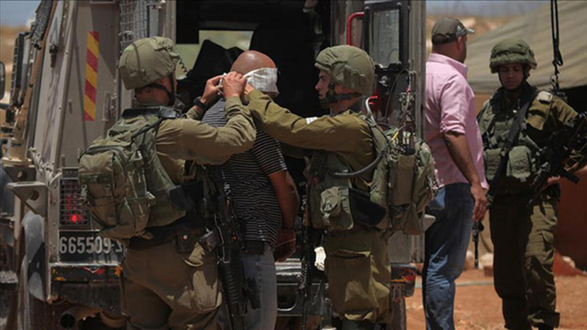 İsrail 50 Filistinliyi gözaltına aldı