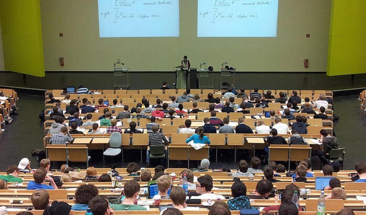 Üniversiteler açılacak mı? Dersler online mı yapılacak?