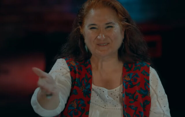 Sabahat Akkiraz Çukur'a konuk oldu! Sabahat Akkiraz’ın Çukur’da söylediği türkü