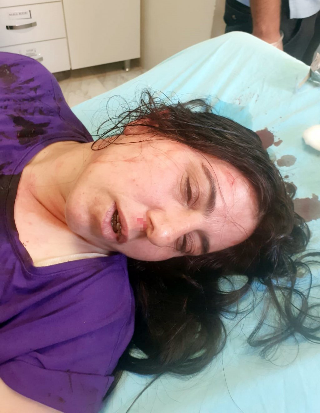 Akrabaları darbetti, sosyal medyadan yardım istedi: Ölmeden önce sesimi duyun!