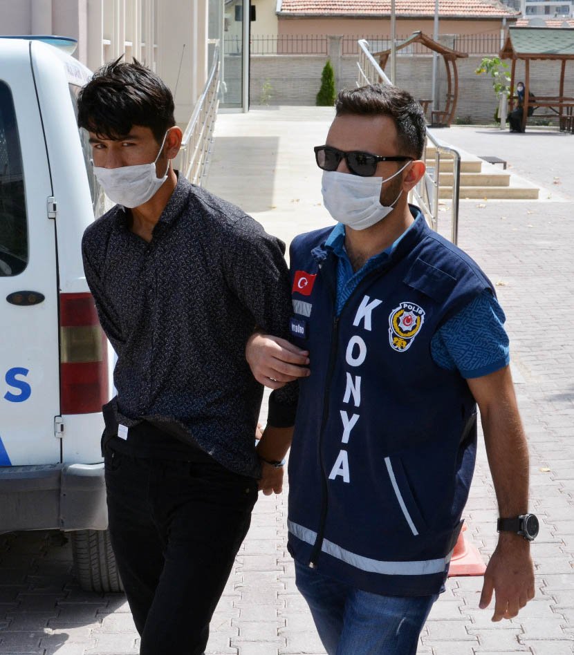 Kendisiyle ilişkiye girdiği dedikodusunu yapan Afgan işçiyi öldürdü