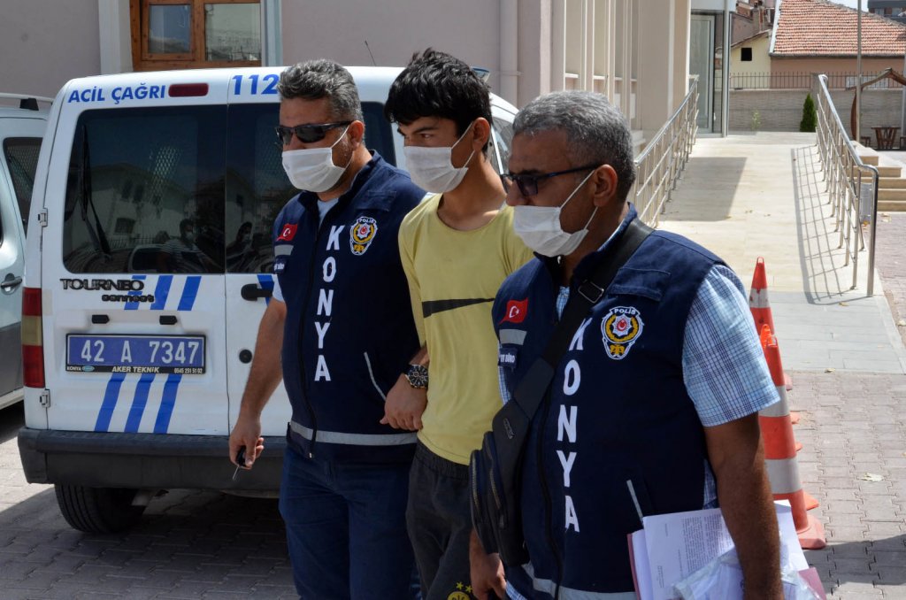 Kendisiyle ilişkiye girdiği dedikodusunu yapan Afgan işçiyi öldürdü