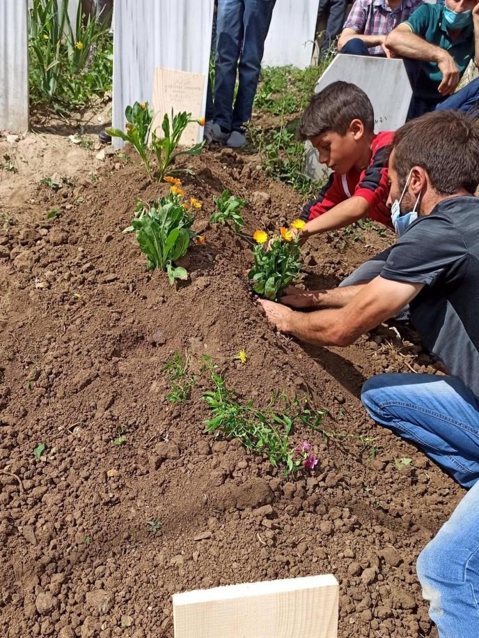 Koyunlarını kurtarmak isterken ablasını öldürdü