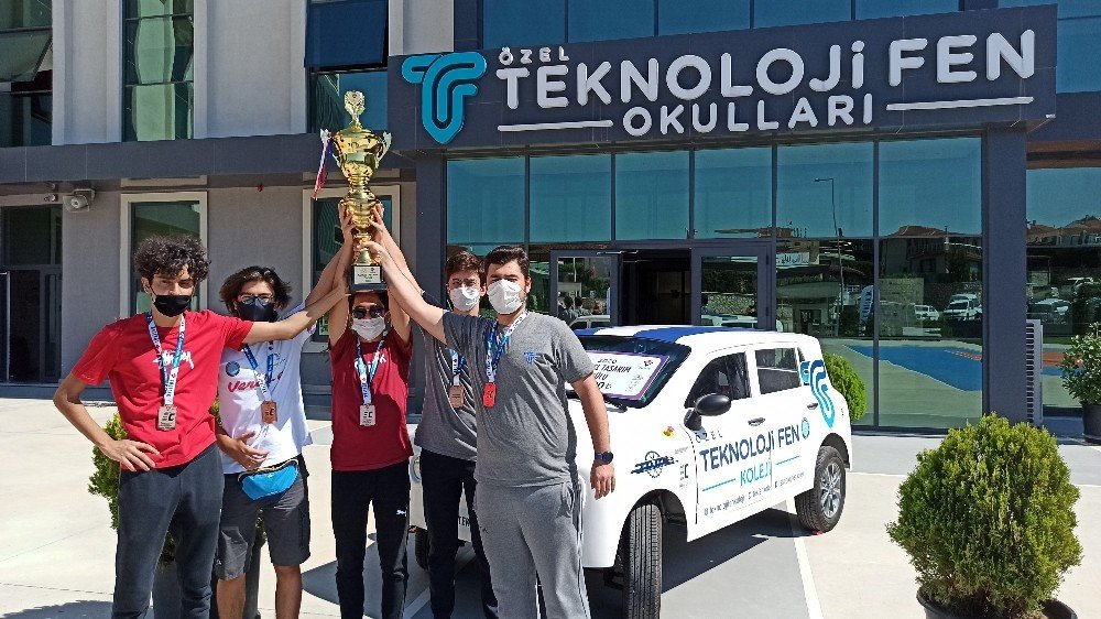 Bursa'da lise öğrencilerinden TOGG'a rakip