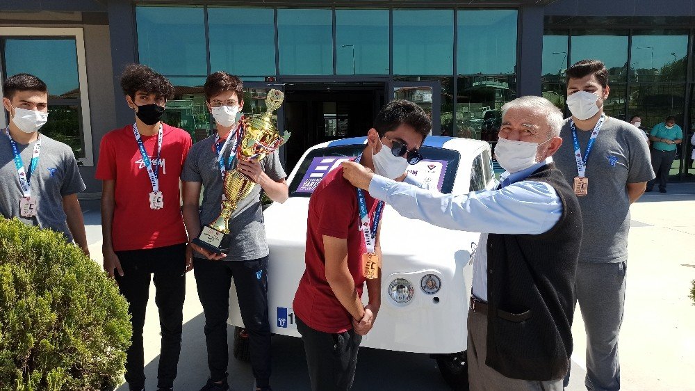 Bursa'da lise öğrencilerinden TOGG'a rakip