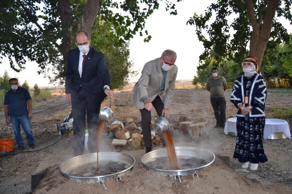 Bismil'den sınırda görev yapan asker ve sağlıkçıların pekmez himeti