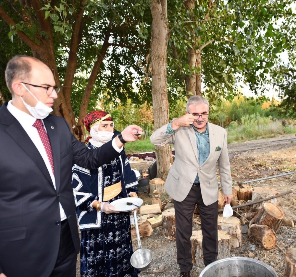 Bismil'den sınırda görev yapan asker ve sağlıkçıların pekmez himeti