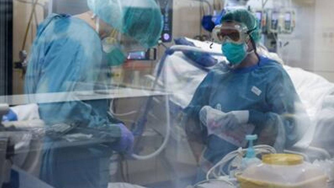 Hasta doktor yüzlerce korona hastasına umut oldu