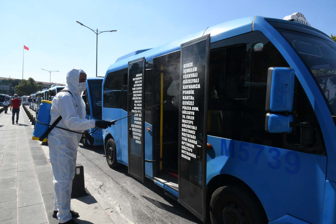 Pendik Belediyesi'nden Gebze-Harem minibüslerine dezenfektan desteği!