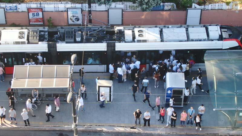 Cevizlibağ'da yoğunluk: Toplu taşımalarda kural tanınmıyor