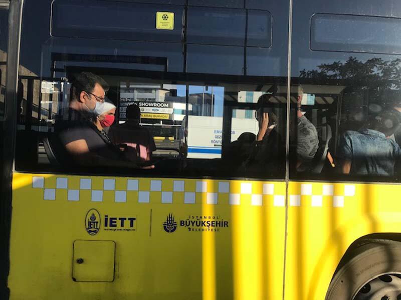 Cevizlibağ'da yoğunluk: Toplu taşımalarda kural tanınmıyor