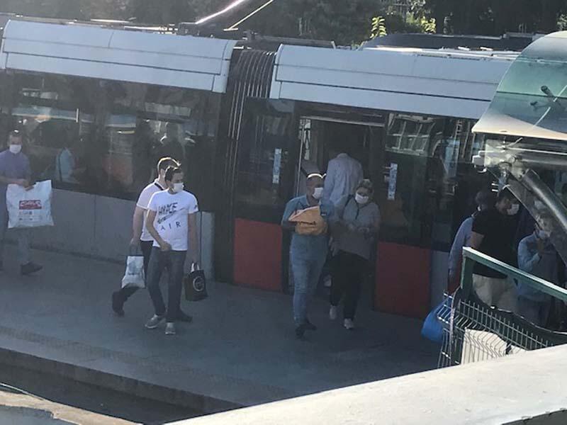 Cevizlibağ'da yoğunluk: Toplu taşımalarda kural tanınmıyor