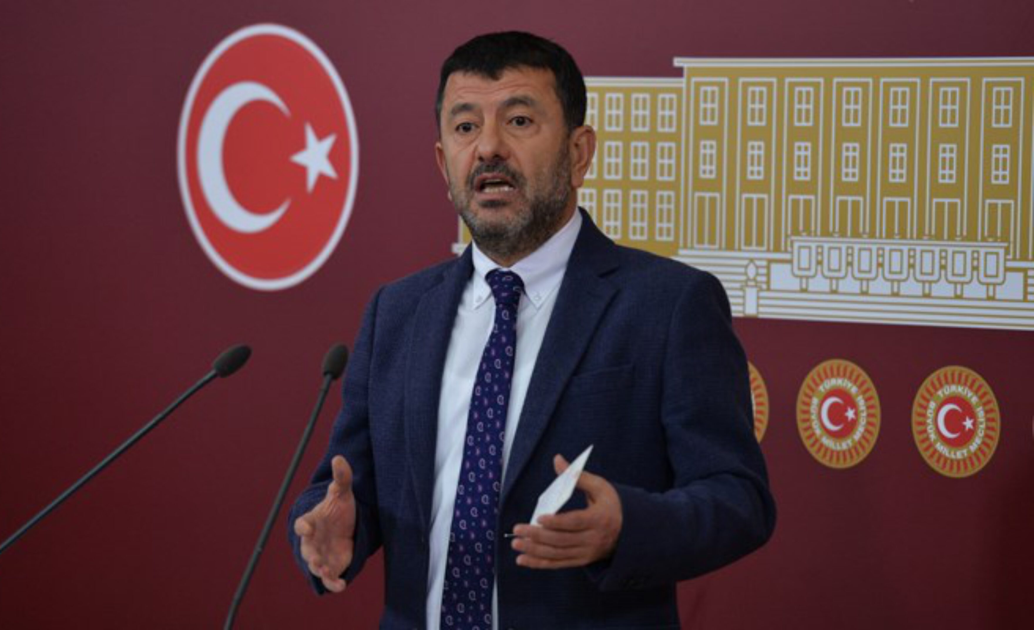 CHP'li Veli Ağbaba'dan esnafa destek