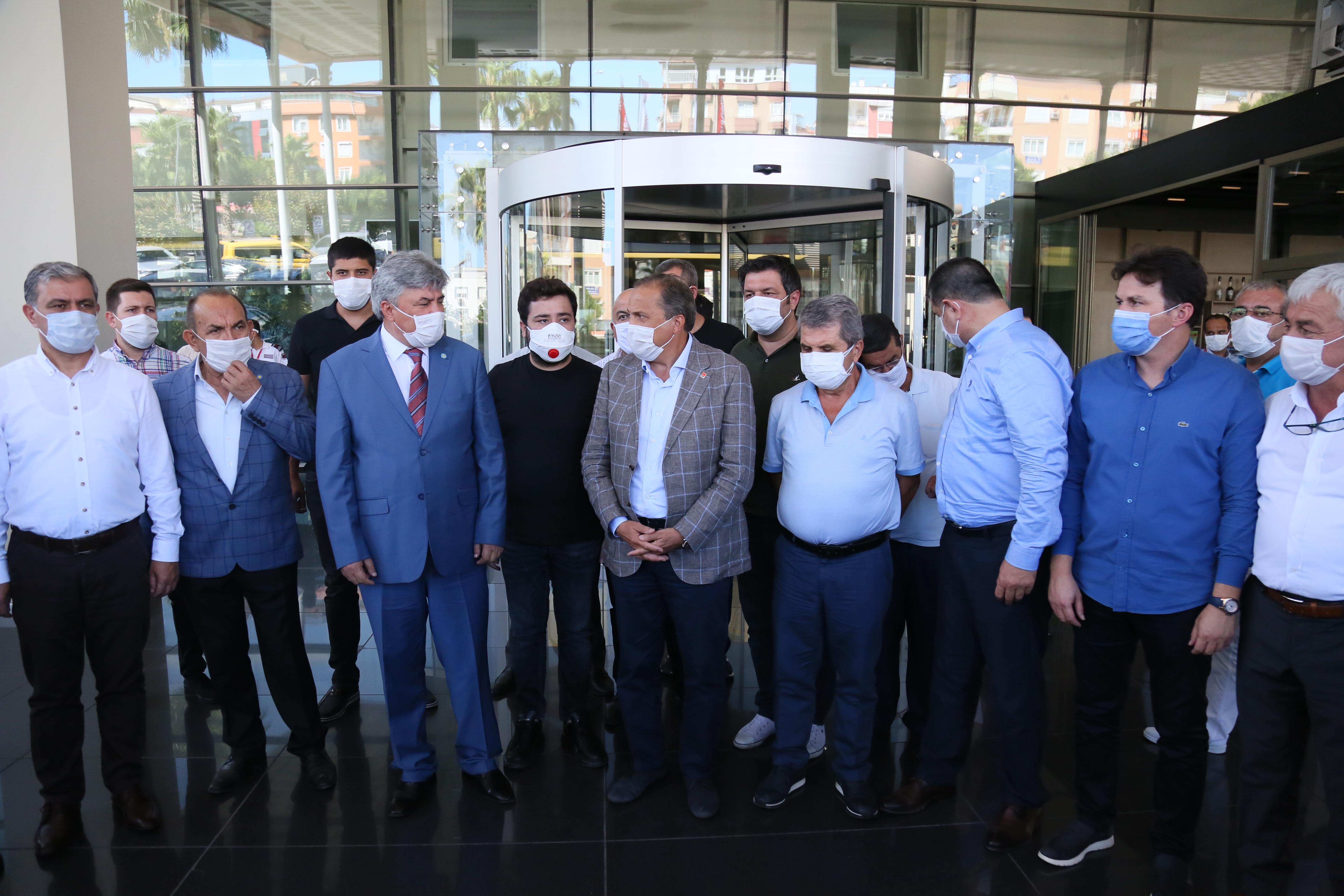 Başkan Böcek'in tedavi gördüğü hastaneye ziyaret