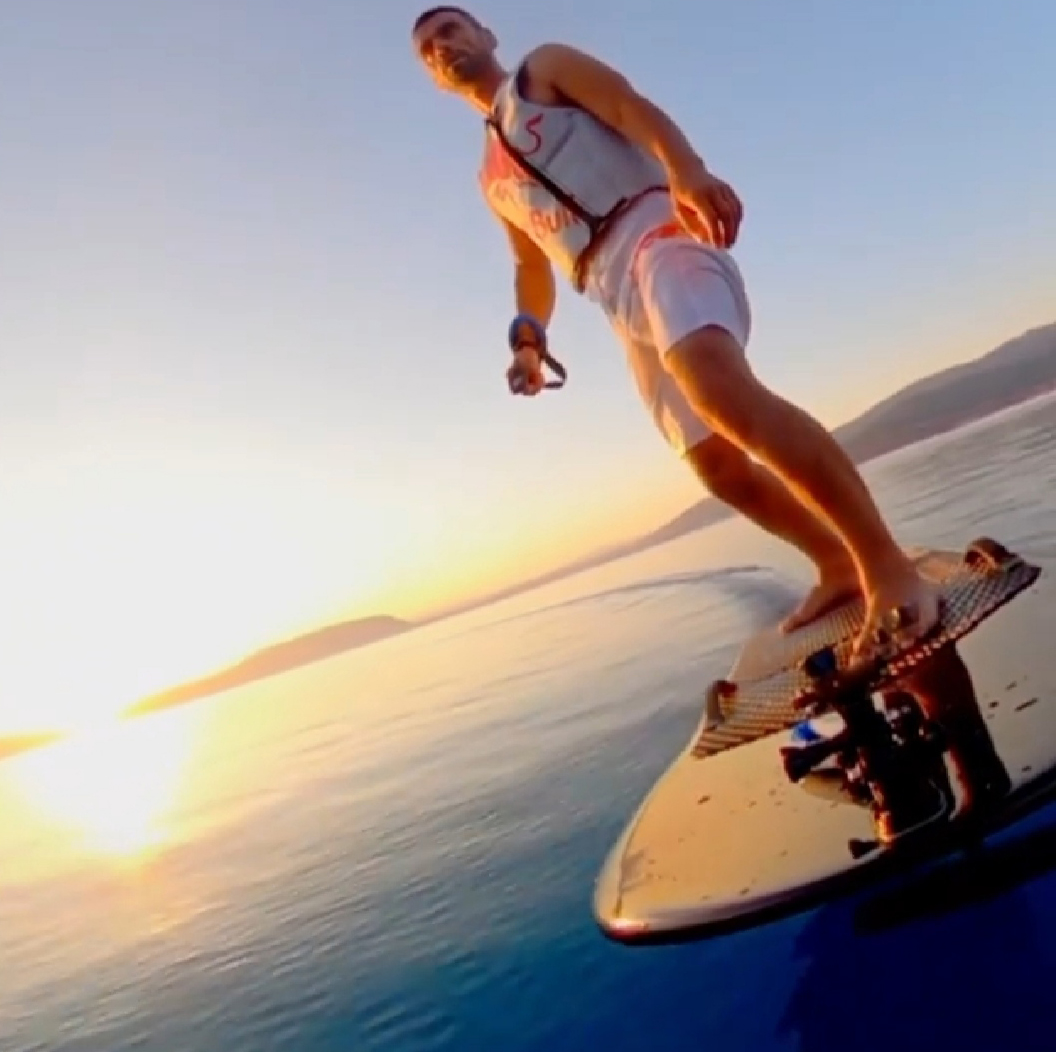 Milletvekili Salda Gölü'nde fliteboard yaptı